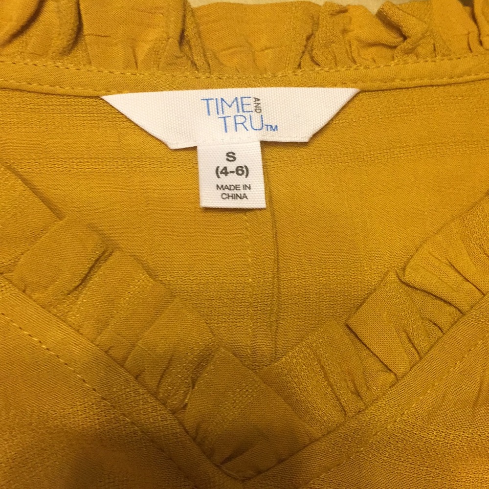 Ruffle Edge Peasant Time and Tru Top - Picture 5 of 6